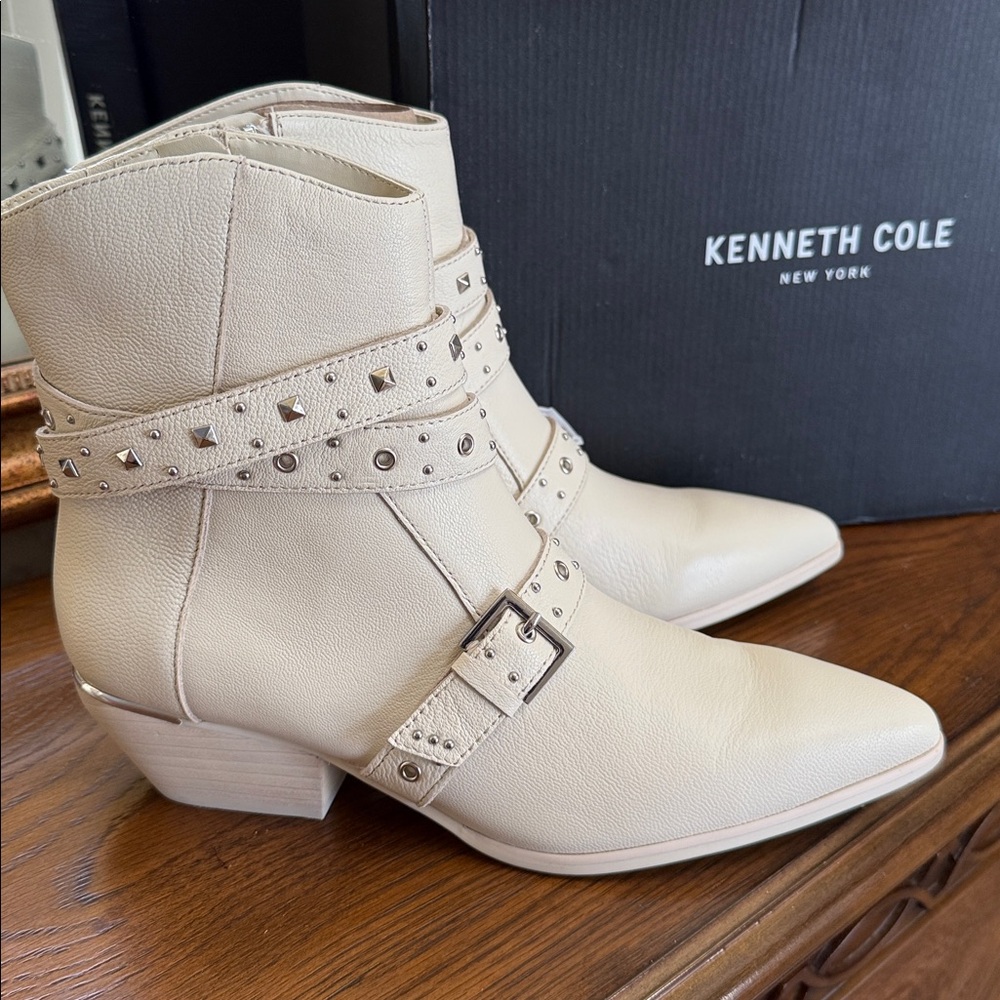 Kenneth Cole Cheyenne Leather Stud Bootie Women's Off-White Ankle Boots. 8 1/2.